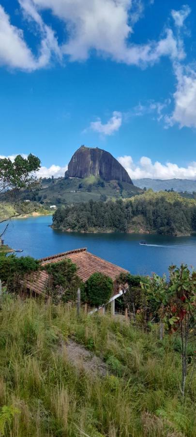 El Paraiso Paisa 5 Minutos Del Malecon Parqueadero Privado A Guatape Exterior photo